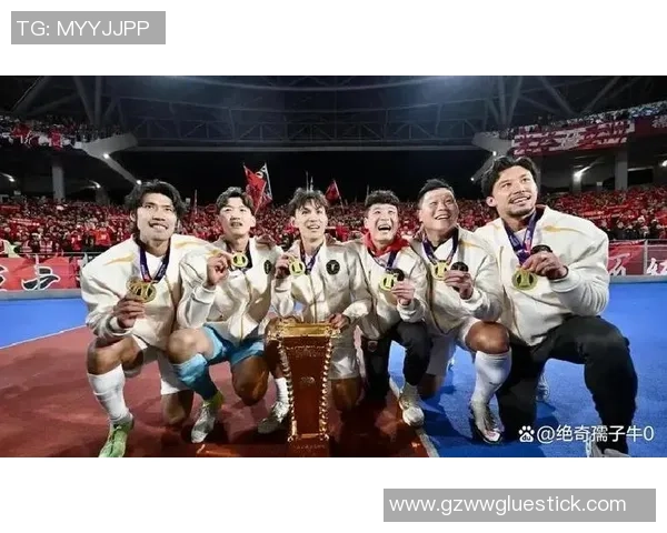崇明六虎之一吕文君退役后执教海港四度夺中超冠军